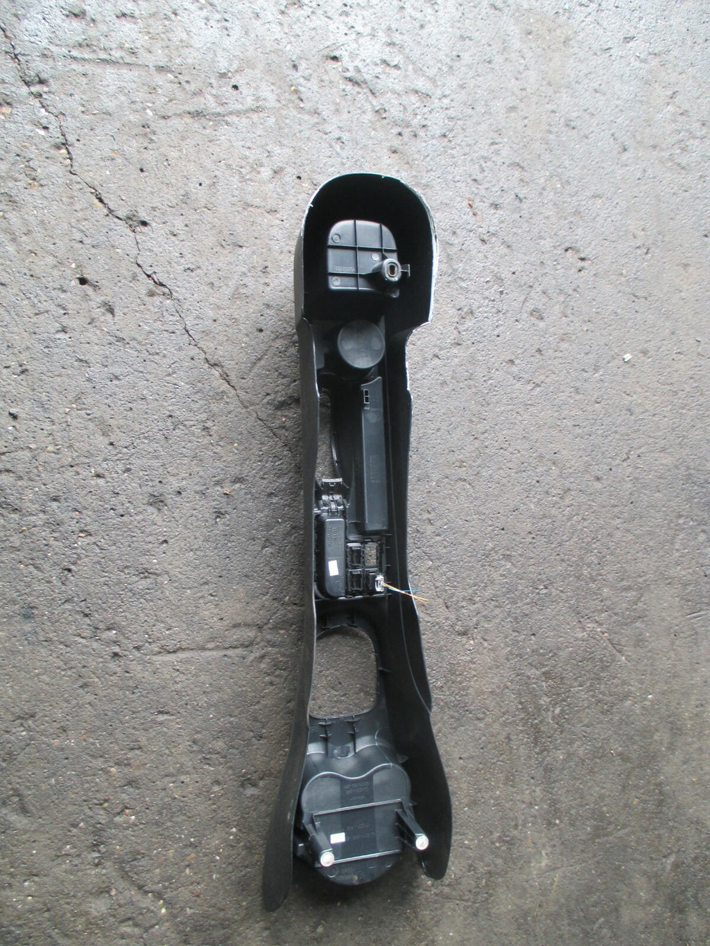 TOYOTA YARIS CENTRE CONSOLE PANEL CUP HOLDER HATCHBACK