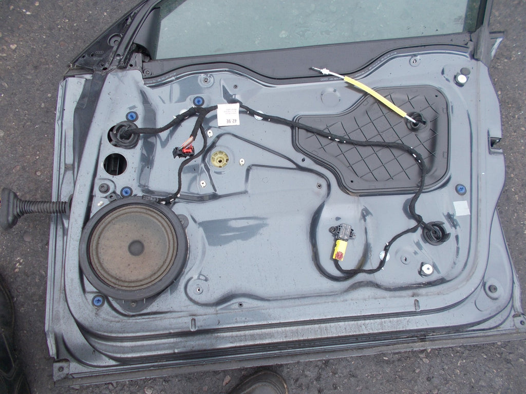 AUDI A3 8P FRONT OS/ DRIVER SIDE DOOR WITH DOOR CARD 8P4837630