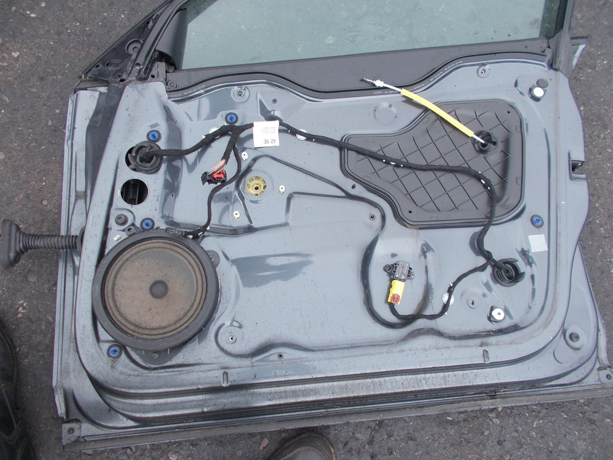 AUDI A3 8P FRONT OS/ DRIVER SIDE DOOR WITH DOOR CARD 8P4837630