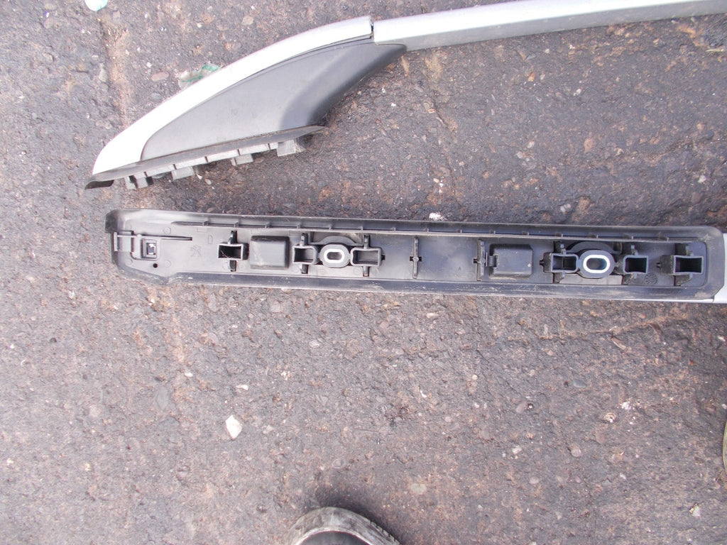 PEUGEOT 2008 2015 PAIR OF ROOF RACK RAILS 9678357580