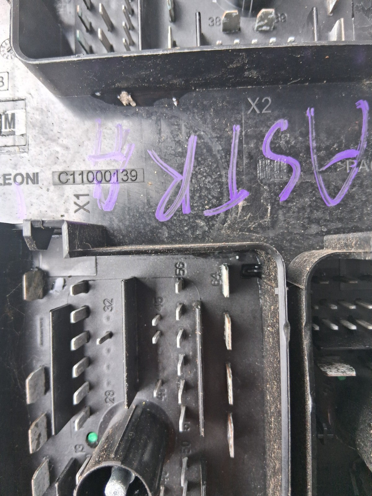 2013 VAUXHALL ASTRA J UNDERBONNET ECU FUSE BOX CONTROL MODULE 13368645