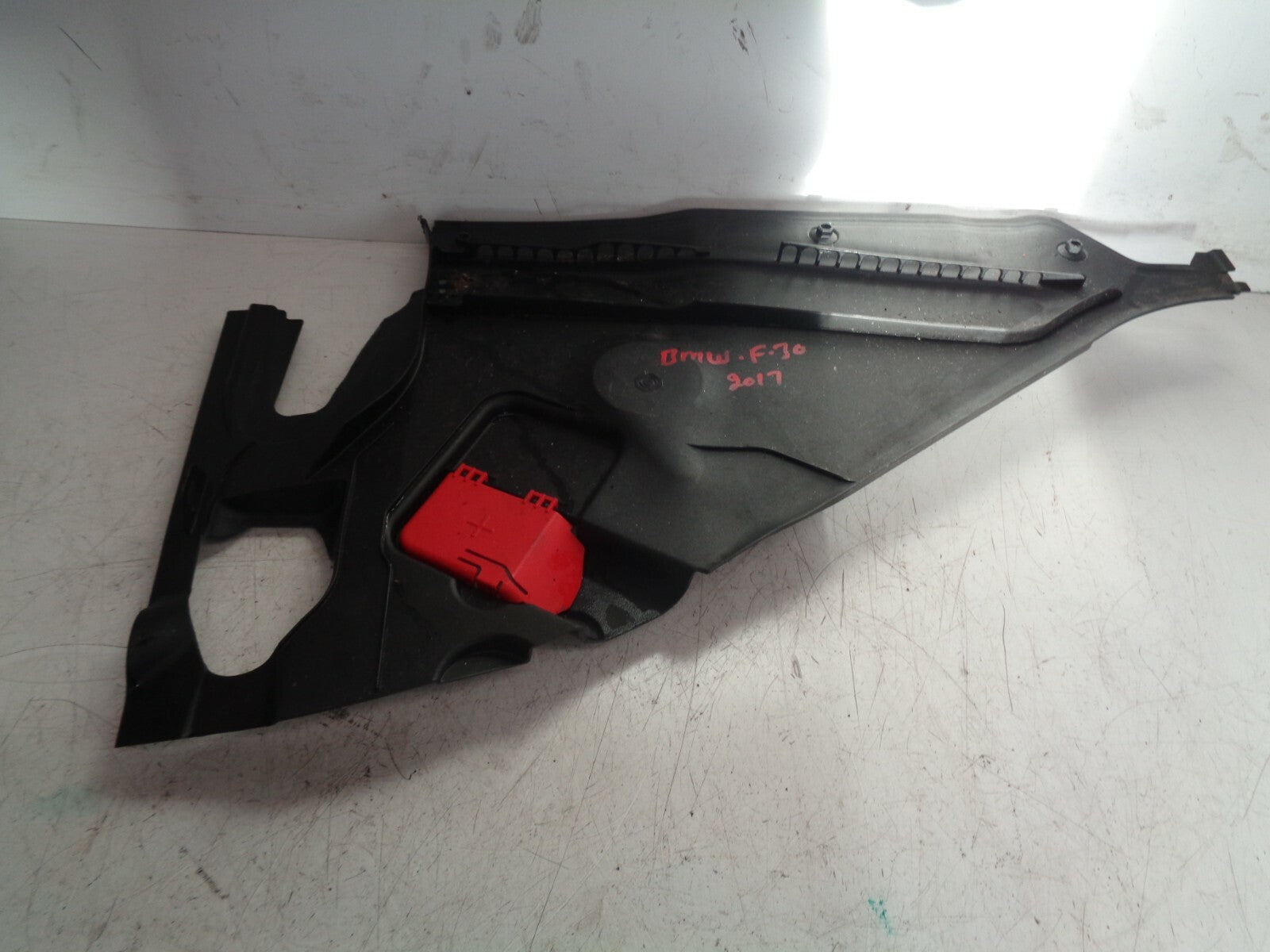 BMW 3 SERIES 2017 F30 F31 2.0 DIESEL M SPORT RIGHT UNDER BATTERY COVER 7265120