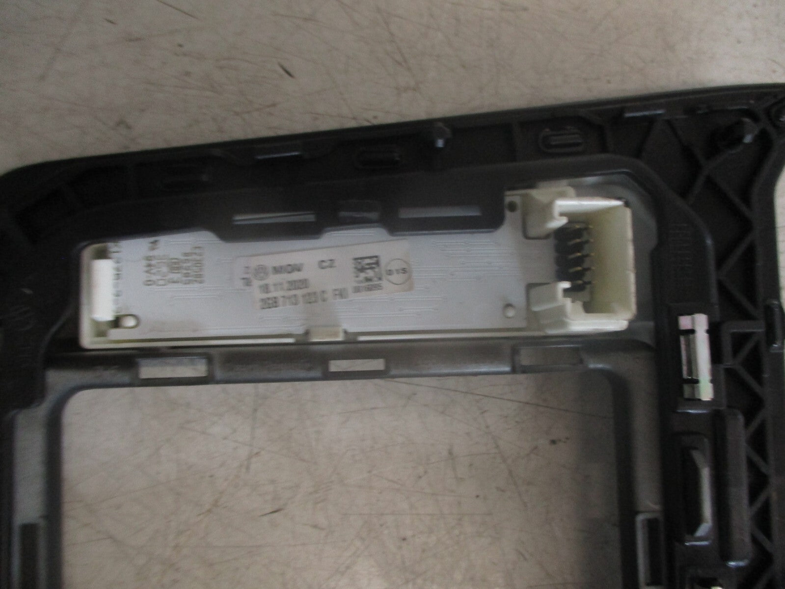 2020 VOLKSWAGEN T ROC AUTOMATIC GEAR SELECTOR SURROUND TRIM 2GA711456C
