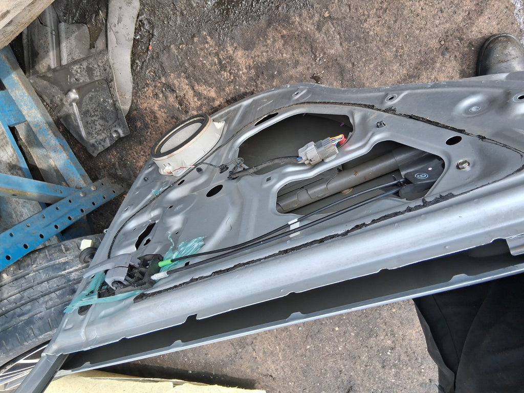 TOYOTA RAV 4 MK2 2003 NSR PASSENGER SIDE REAR BARE DOOR SILVER