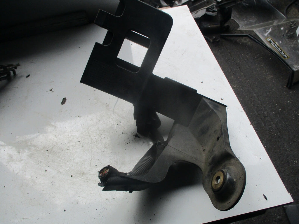 VAUXHALL VECTRA C 2004 MOUNTING BRACKET 13145626