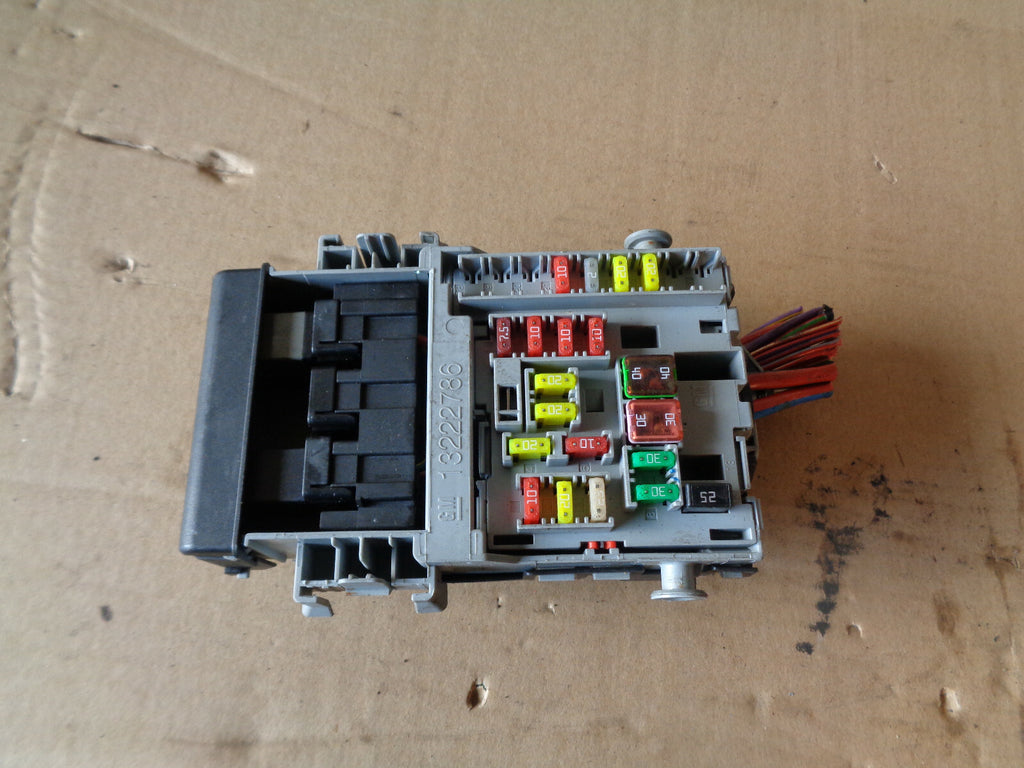 VAUXHALL INSIGNIA MK1 2.0 CDTI 2012 FUSE RELAY BOX FUSEBOX ASSEMBLY 13222786