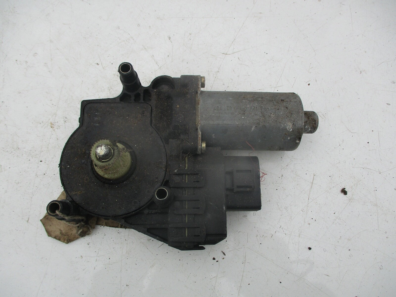 AUDI A4 B5 1999 NSF PASSENGER SIDE FRONT WINDOW MOTOR 0 130 821 787
