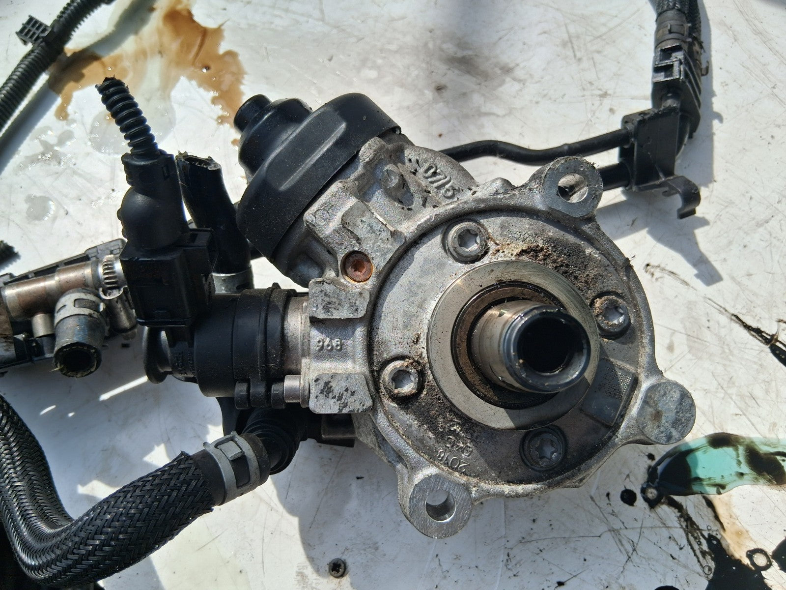 2018 BMW X1 F48 2.0 DIESEL HIGH PRESSURE FUEL PUMP 8579230