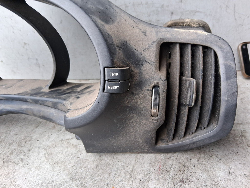 KIA SPORTAGE MK3 2012 FRONT DASHBOARD CENTRE AIR VENT TRIM PANEL