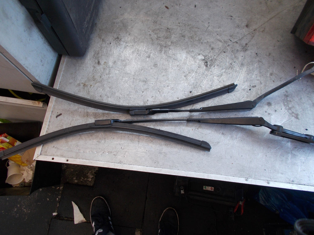 MERCEDES E CLASS W212 2015 WIPER ARMS & BLADE A2128201744 A2128201844