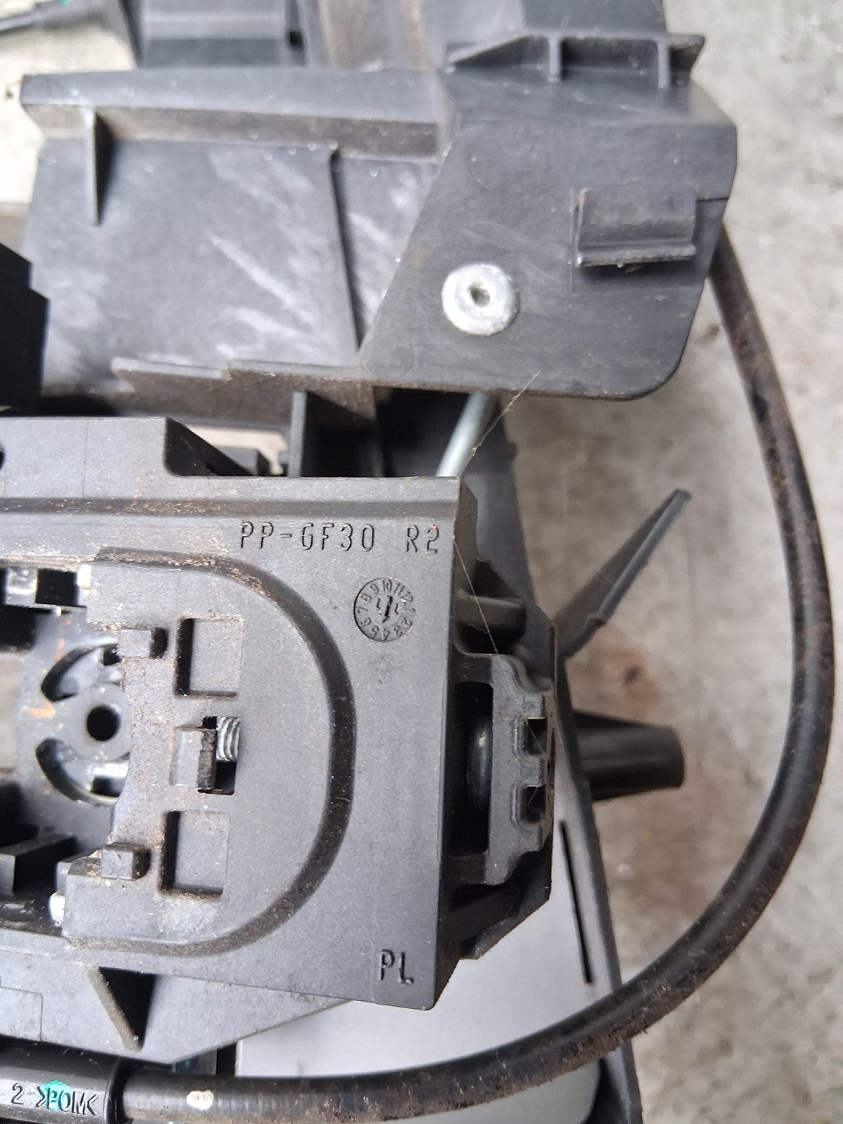 2011 FORD FOCUS DOOR LOCK CATCH MECHANISM 921758-102