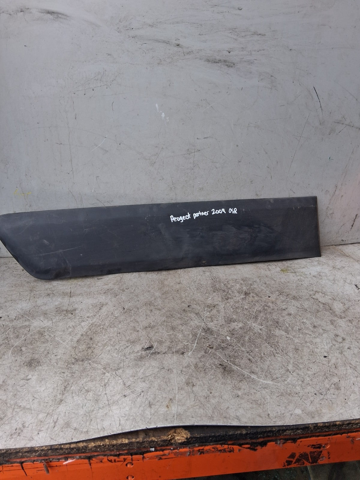 2009 PEUGEOT PARTNER OSR DRIVER SIDE REAR DOOR MOULDING TRIM C0092Y10