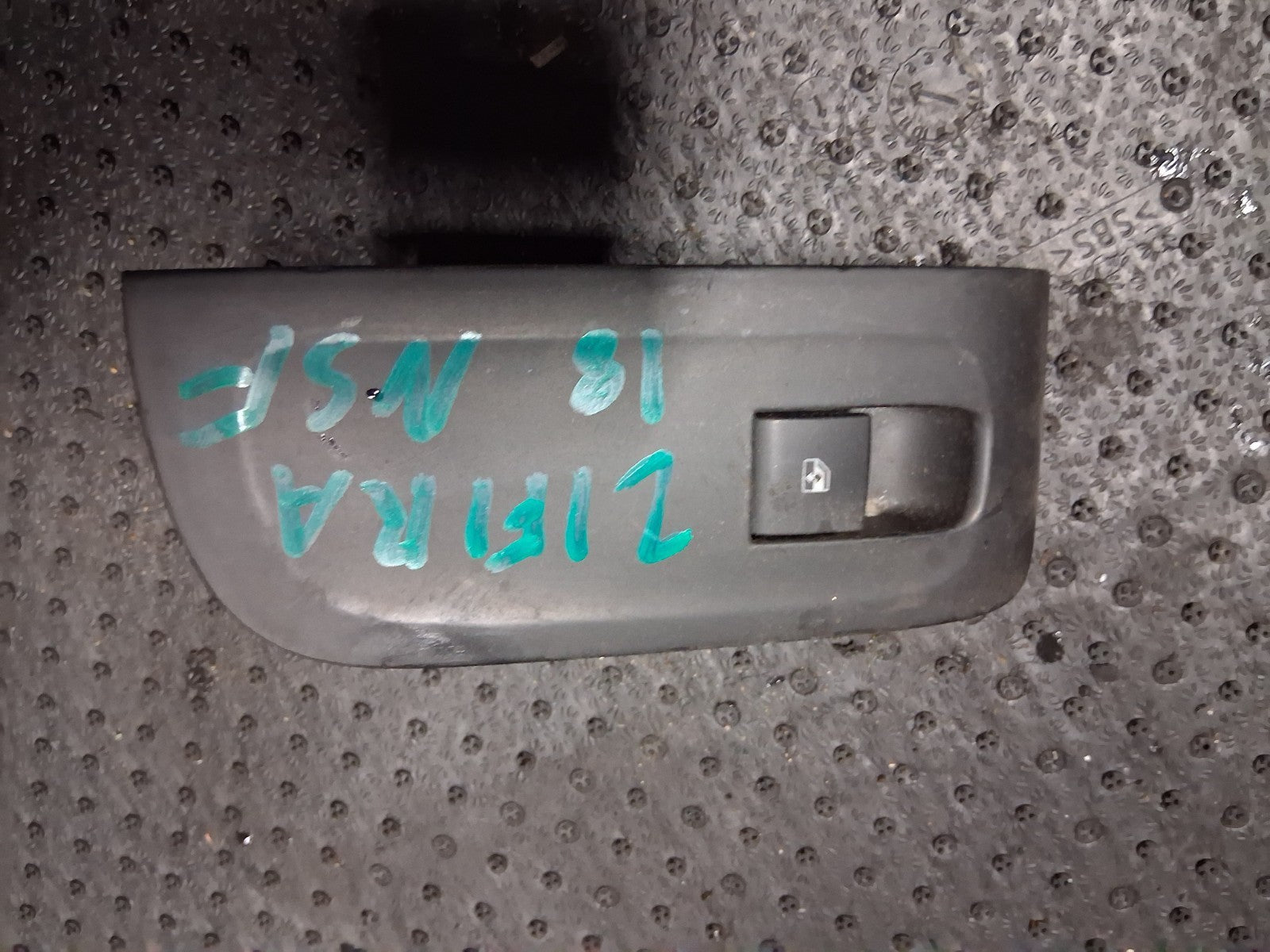 2018 VAUXHALL ZAFIRA C NSF PASSENGER SIDE FRONT WINDOW CONTROL SWITCH 22915102