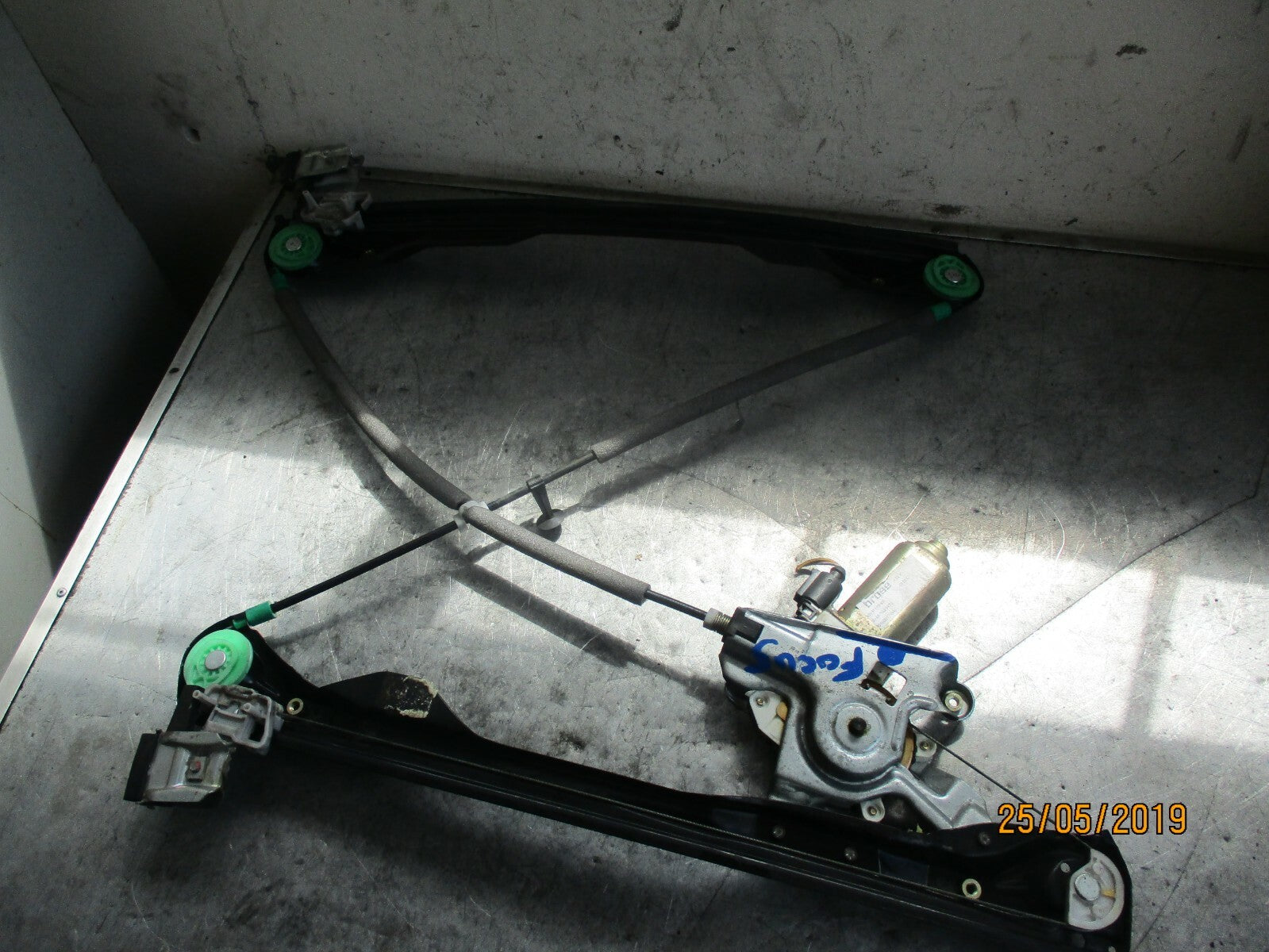 FORD FOCUS MK1 NSF PASSENGER FRONT WINDOW MOTOR XS41282J1