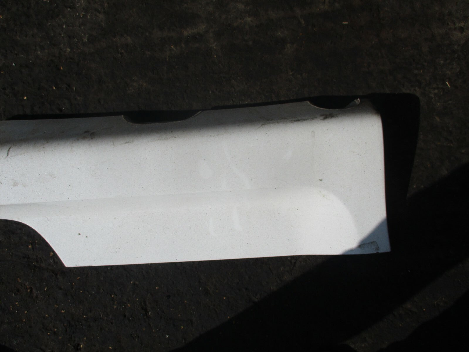 FORD FOCUS MK2 OS DRIVER SIDE SKIRT WHITE