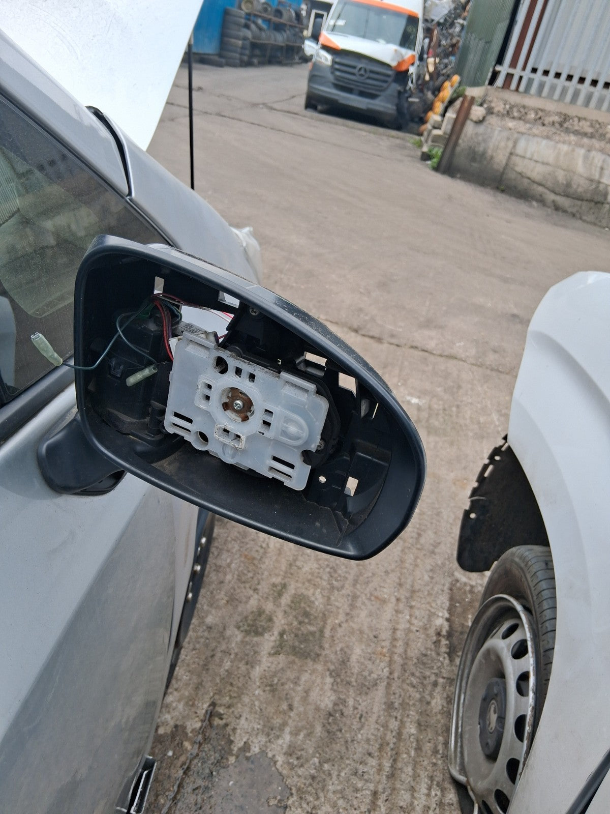 2018 TOYOTA PRIUS V PLUS XW40 OSF DRIVER SIDE FRONT RIGHT WING MIRROR DAMAGED