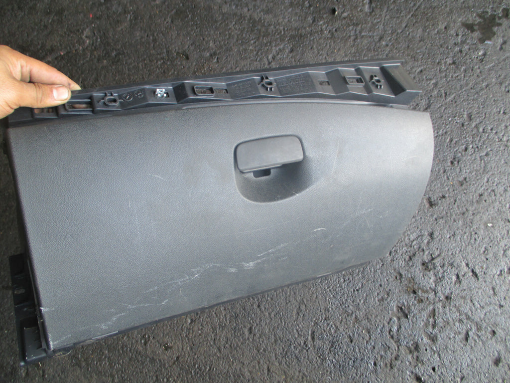 RENAULT MEGANE MK3 2015 NS PASSENGER SIDE GLOVE BOX 681080011R