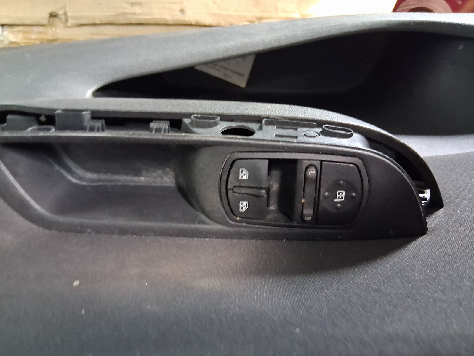 2017 VAUXHALL CORSA E OS DRIVER SIDE FRONT RIGHT WINDOW CONTROL SWITCH