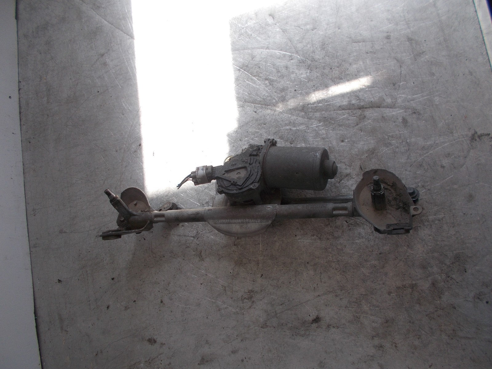 TOYOTA YARIS MK2 FRONT WIPER MOTOR & LINKAGE 851100D010