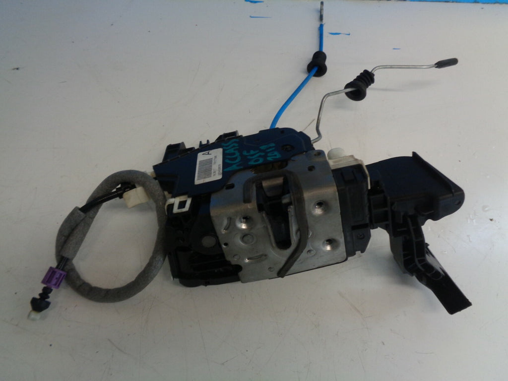 MERCEDES BENZ A-CLASS 2018 W176 OS DRIVER SIDE EXTERIOR DOOR LOCK MECHANISM