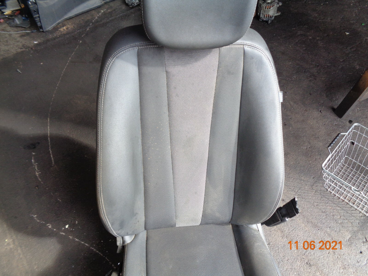RENAULT MEGANE MK3 2014 NSF PASSENGER SIDE FRONT HALF LEATHER SEAT ASSEMBLY