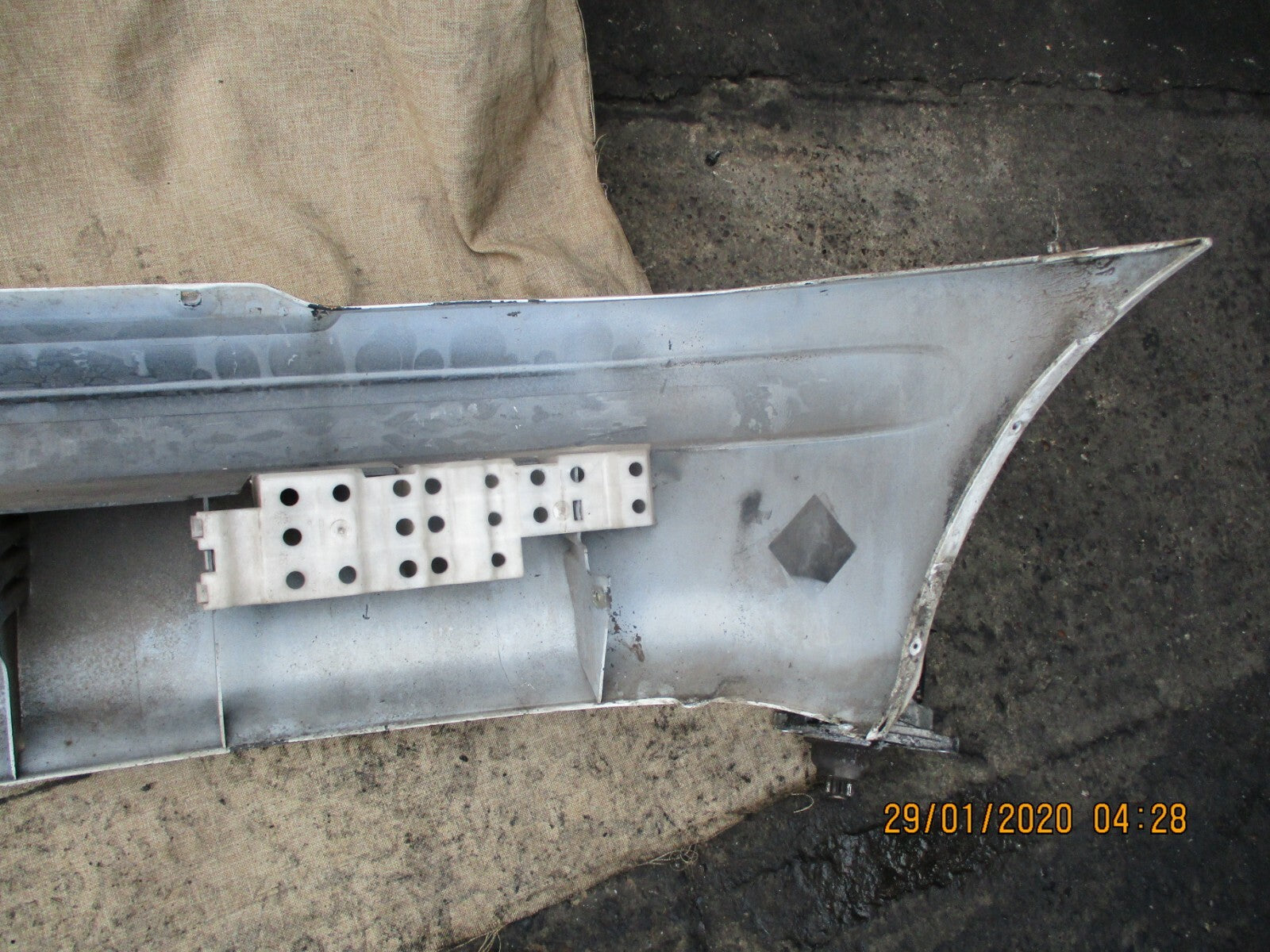 RENAULT MEGANE MK1 HATCHBACK 5 DOOR 1996 REAR BACK PLASTIC BUMPER IN WHITE