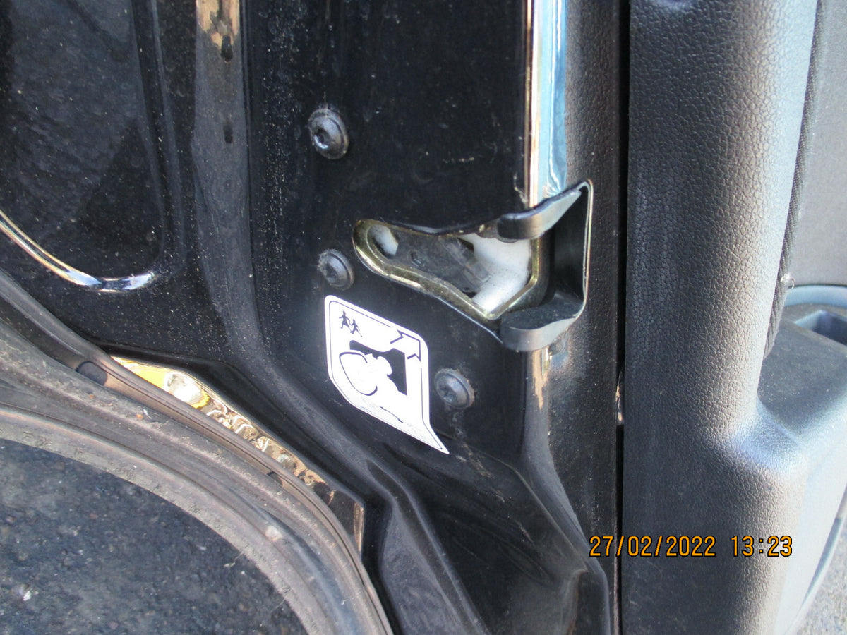 FORD MONDEO 2003 MK2 NSR REAR PASSENGER SIDE COMPLETE DOOR BLACK