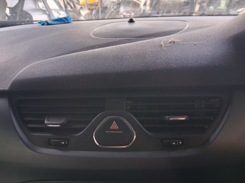 2018 VAUXHALL CORSA E CORSA VAN FRONT DASH CENTER BOTH AIR VENTS HAZARD SWITCH
