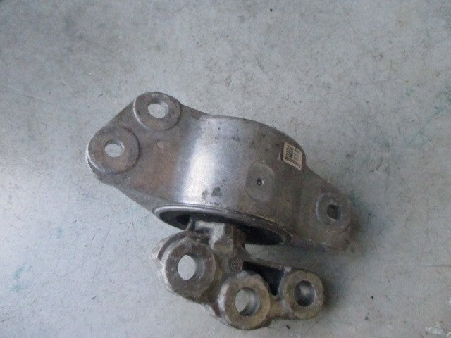 2013 FIAT 500 L 1.6 DIESEL DRIVER SIDE ENGINE MOUNT 00557036510