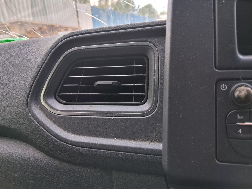 2024 RENAULT MASTER MK3 NS PASSENGER SIDE MIDDLE DASH AIR VENT