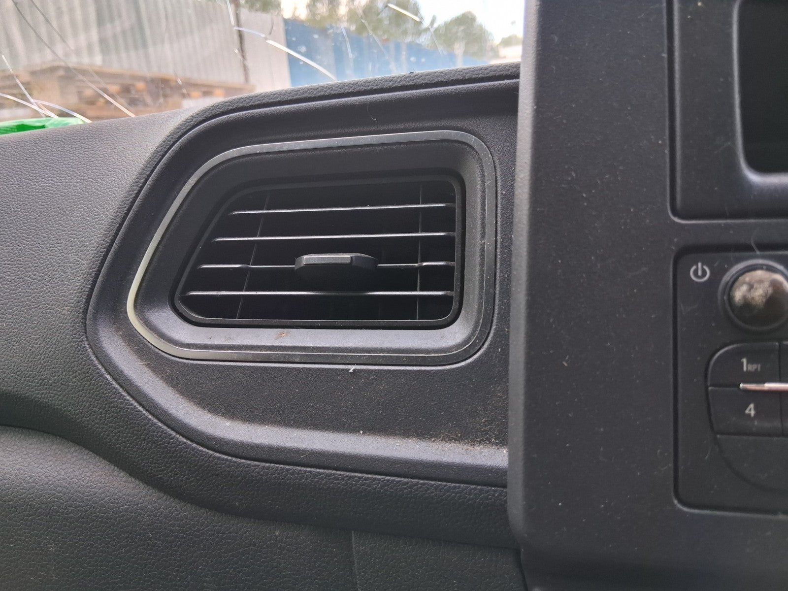 2024 RENAULT MASTER MK3 NS PASSENGER SIDE MIDDLE DASH AIR VENT