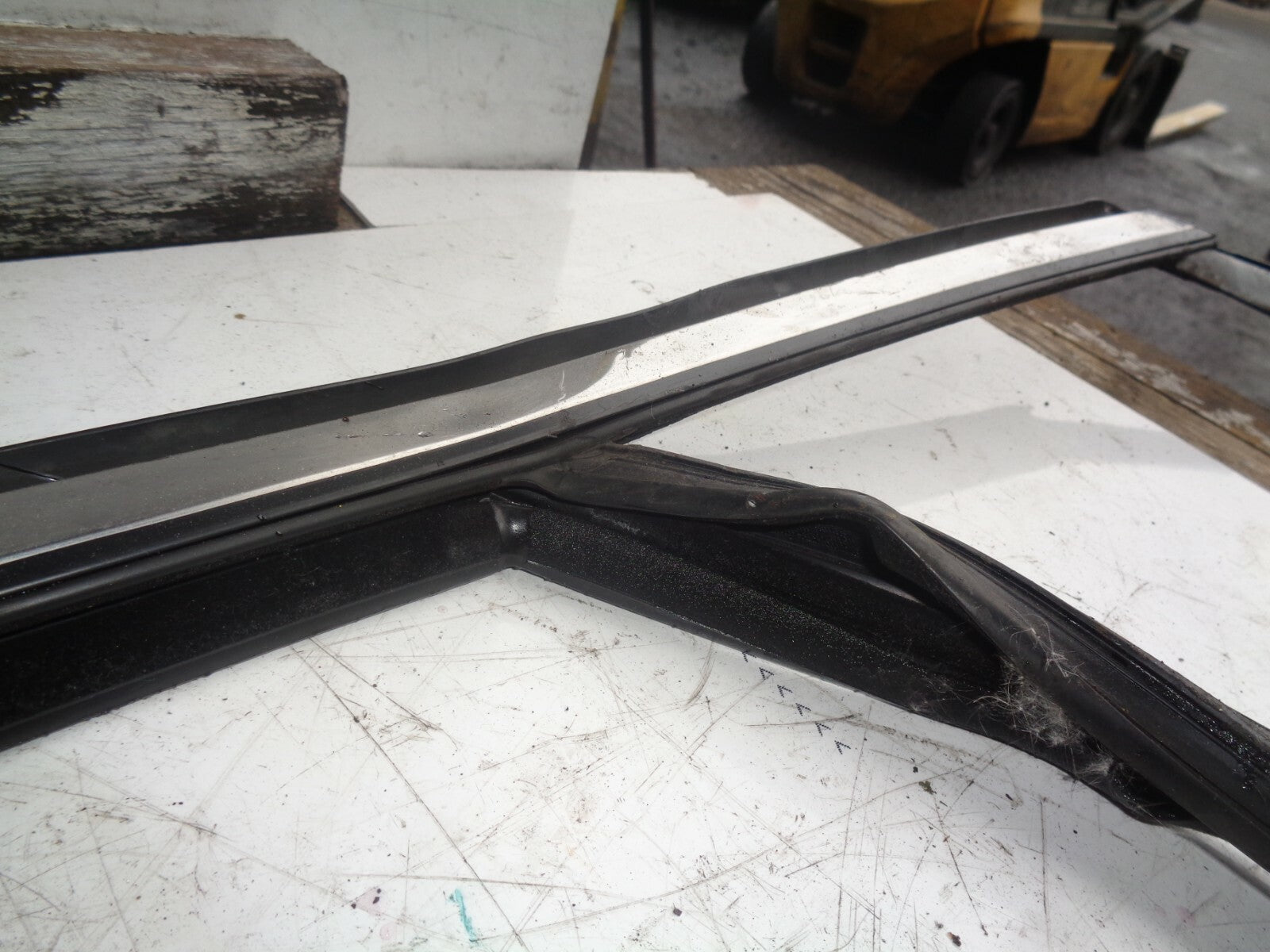 FORD MONDEO MK5 2016 OSF DRIVER SIDE FRONT WINDOW CHROME PANEL