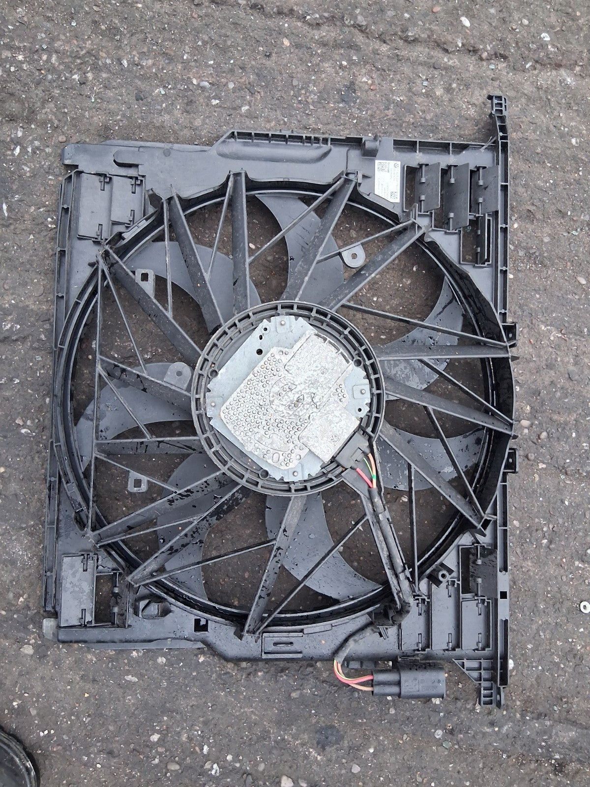 2010 BMW 5 SERIES F10 M SPORT ENGINE COOLING RADIATOR FAN HOUSING 7575258