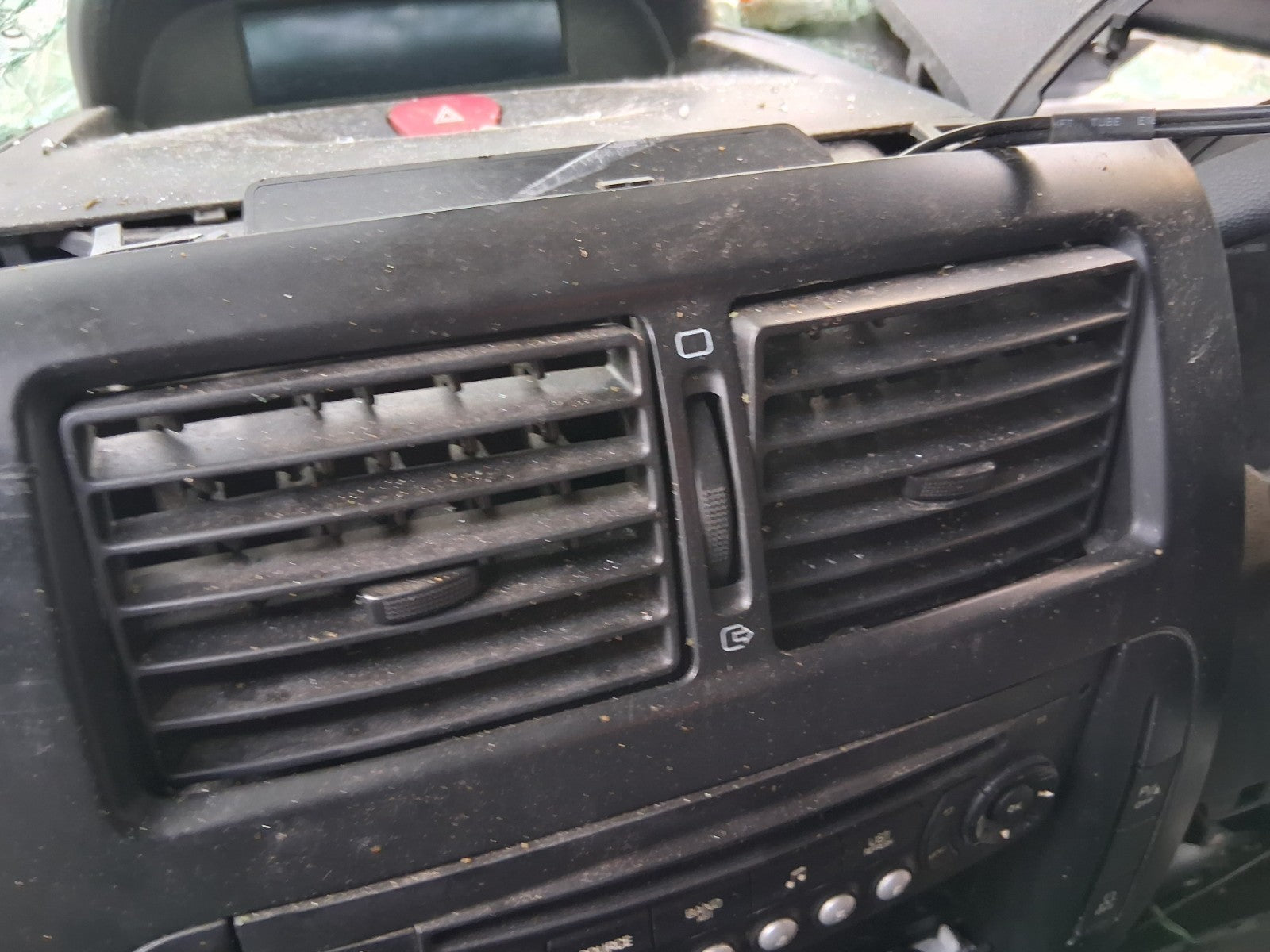 2016 CITROEN DISPATCH MK2 FRONT DASHBOARD CENTRE BOTH AIR VENTS