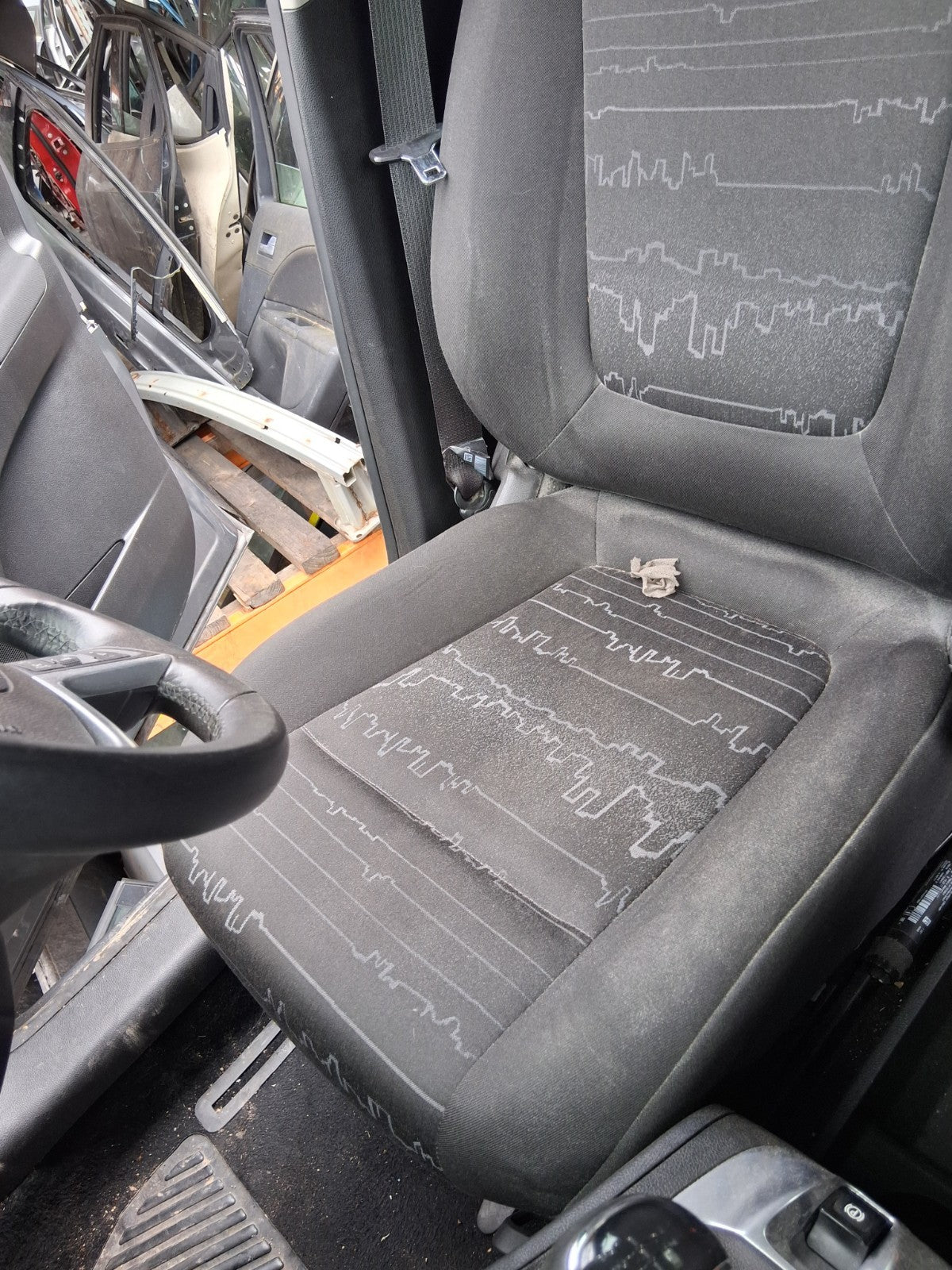 2017 VAUXHALL MERIVA B MK2 OSF DRIVER SIDE FRONT RIGHT FABRIC SEAT