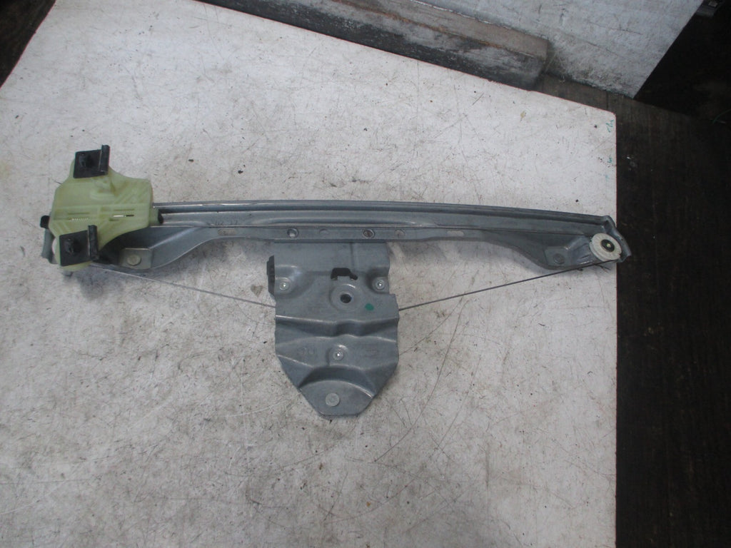 RENAULT TWINGO 2017 NSF PASSENGER SIDE FRONT WINDOW MOTOR REGULATOR 128001472