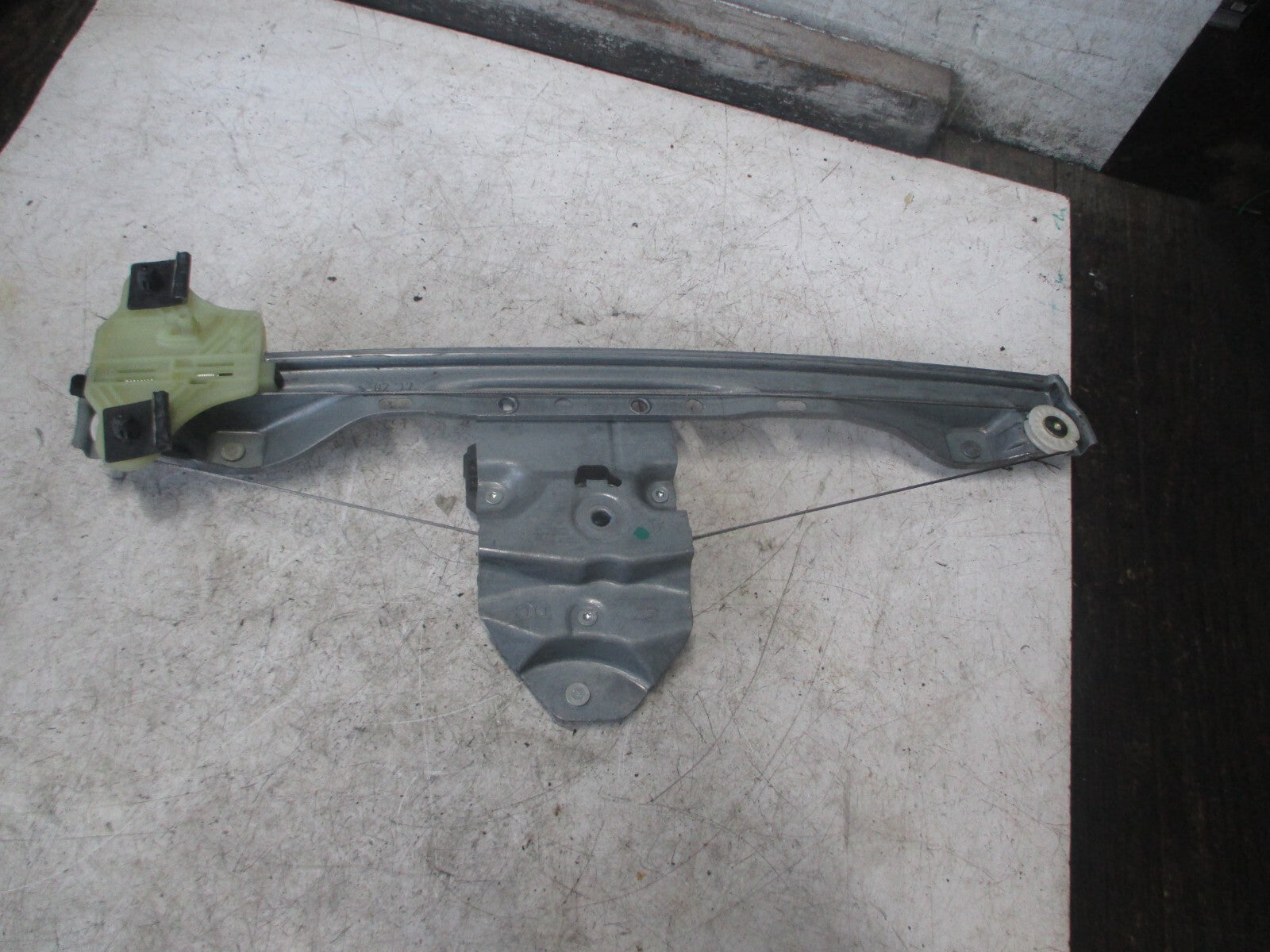 RENAULT TWINGO 2017 NSF PASSENGER SIDE FRONT WINDOW MOTOR REGULATOR 128001472