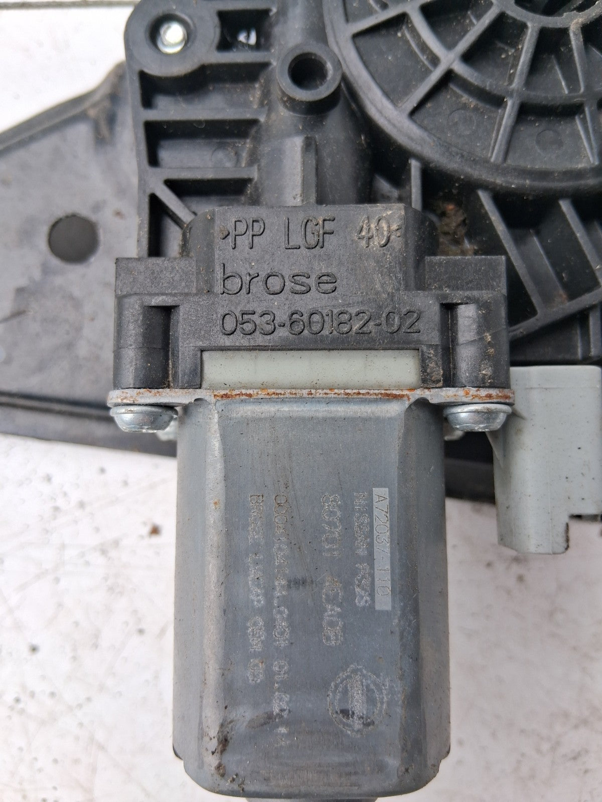 NISSAN QASHQAI MK2 2014 NSF NEAR LEFT DOOR WINDOW REGULATOR & MOTOR 807014EA0B03
