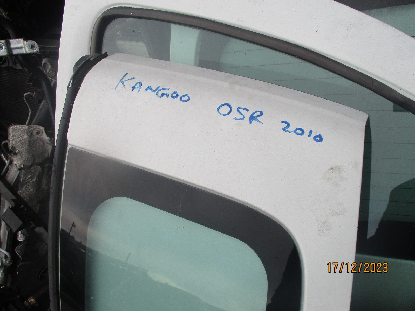 2010 RENAULT KANGOO MK2 OSR DRIVER SIDE REAR DOOR COMPLETE WITH GLASS WHITE