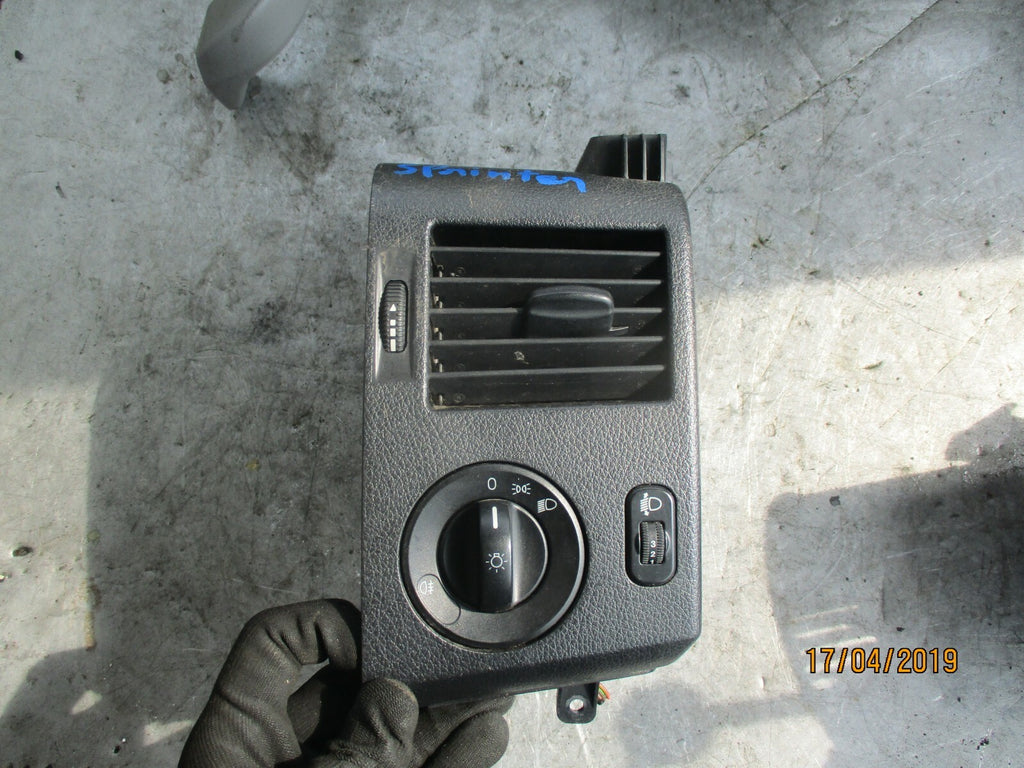 MERCEDES SPRINTER W906 OS DRIVER SIDE AIR VENT & HEADLIGHT SWITCHES A9068300754