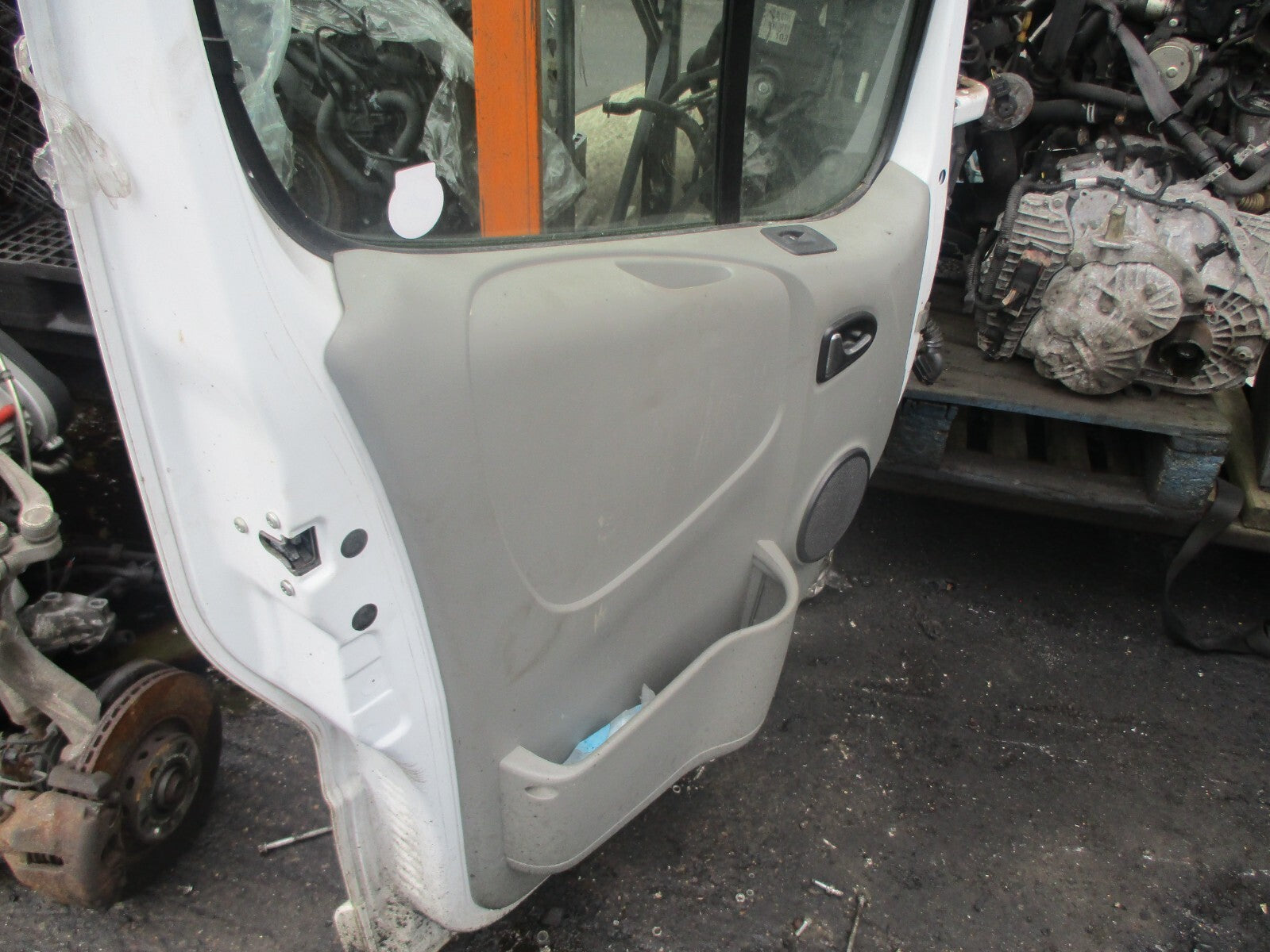 VAUXHALL VIVARO 2013 NSF PASSENGER SIDE FRONT COMPLETE DOOR WHITE