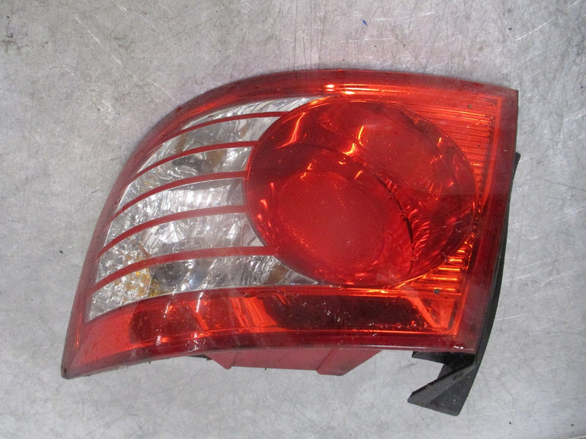 2006 HYUNDAI ELANTRA CDX CRTD 2.0  NSR PASSENGER SIDE REAR REAR LIGHT CLUSTER