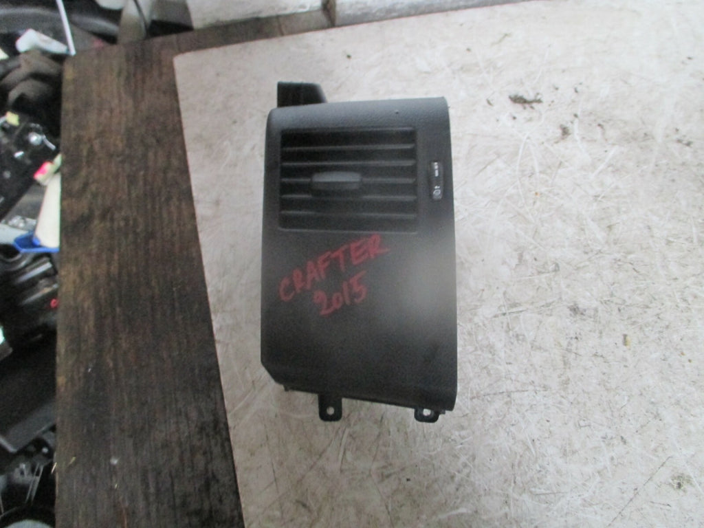 VW VOLKSWAGEN CRAFTER 2015 MK1 NSF FRONT PASSENGER SIDE AIR VENT A9068300654