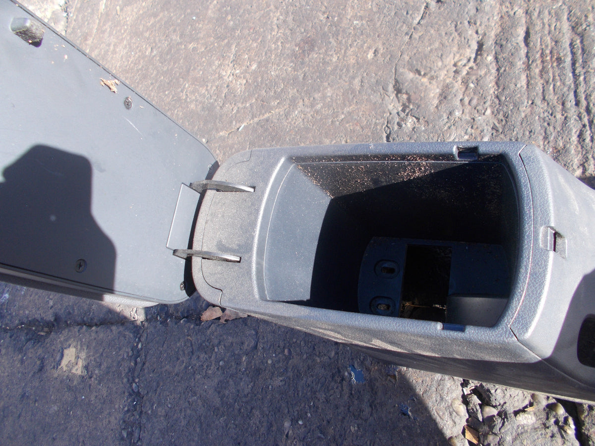 KIA RIO UB 2015 MK3 CENTRE CONSOLE ARMREST & CUPHOLDERS 846701W900