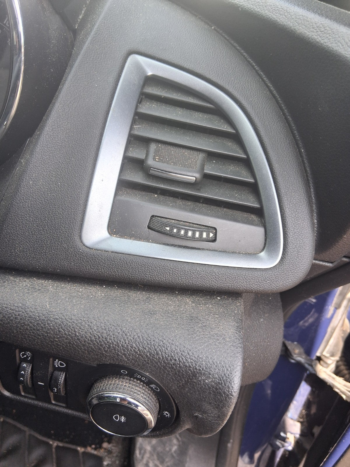 2013 VAUXHALL ASTRA J ESTATE OSF DRIVER SIDE FRONT RIGHT AIR VENT