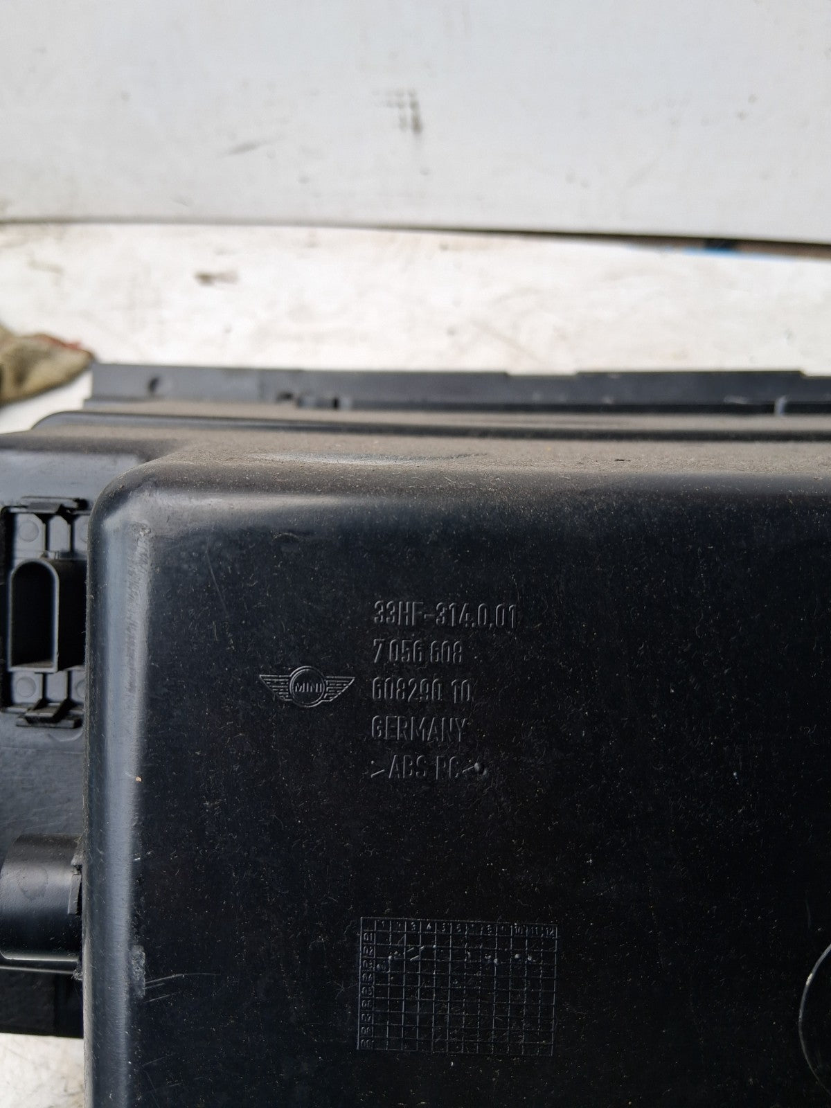 2003 MINI GLOVEBOX COMPARTMENT 33HF314001