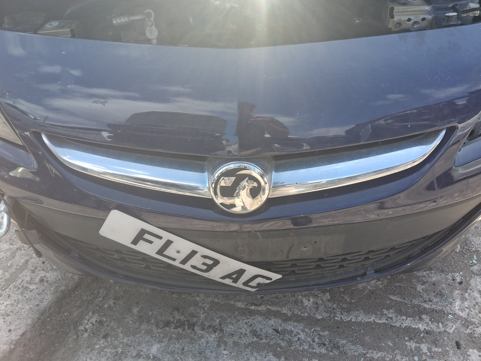 2013 VAUXHALL ASTRA J ESTATE COMPLETE FRONT BUMPER WITH GRILL & BADGE GRILLE