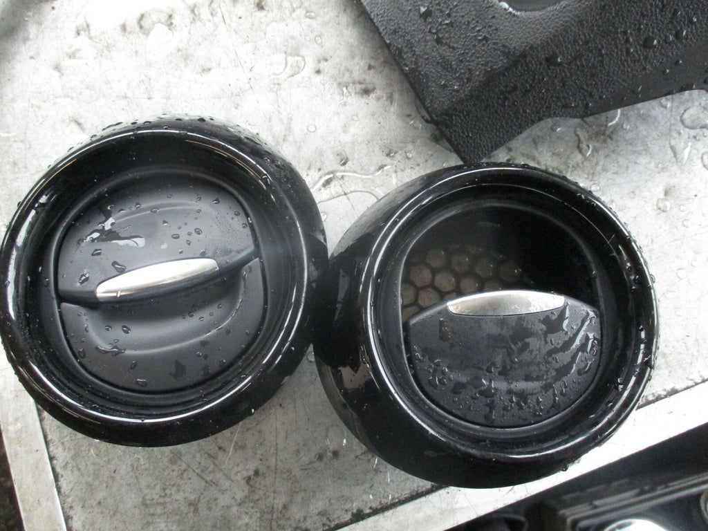 RENAULT CLIO X98 (MK4) NEAR OFF SIDE FRONT DASHBOARD AIR VENT 0823902001