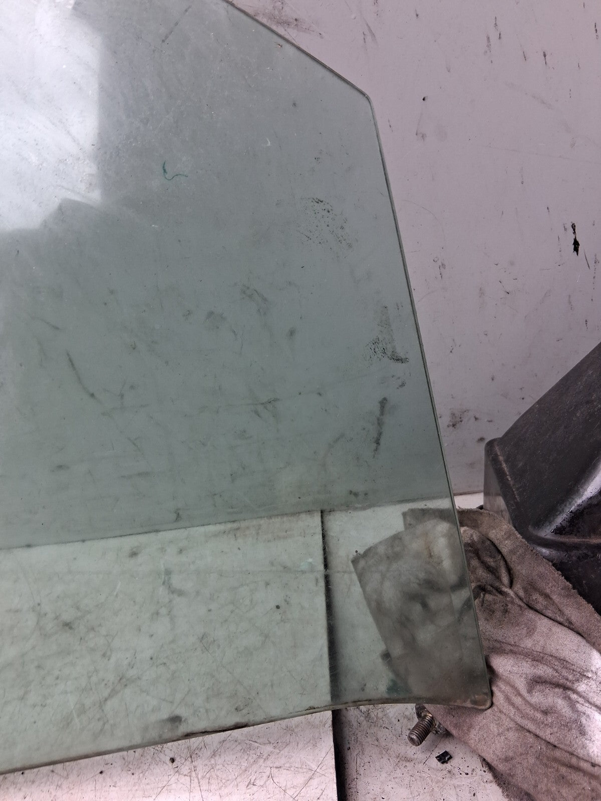 RENAULT MEGANE CC MK2 2005 OSF DRIVER SIDE FRONT RIGHT WINDOW GLASS 43R000017