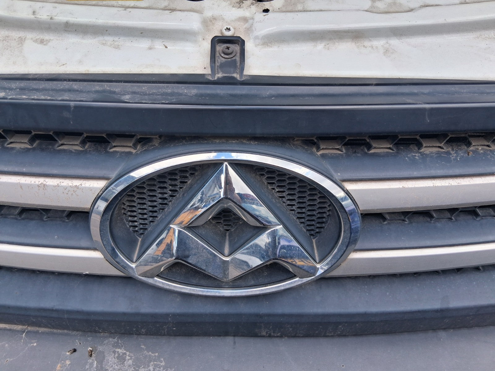 2020 SAIC LDV V80 FRONT GRILLE BADGE CHROME GRILL COMPLETE
